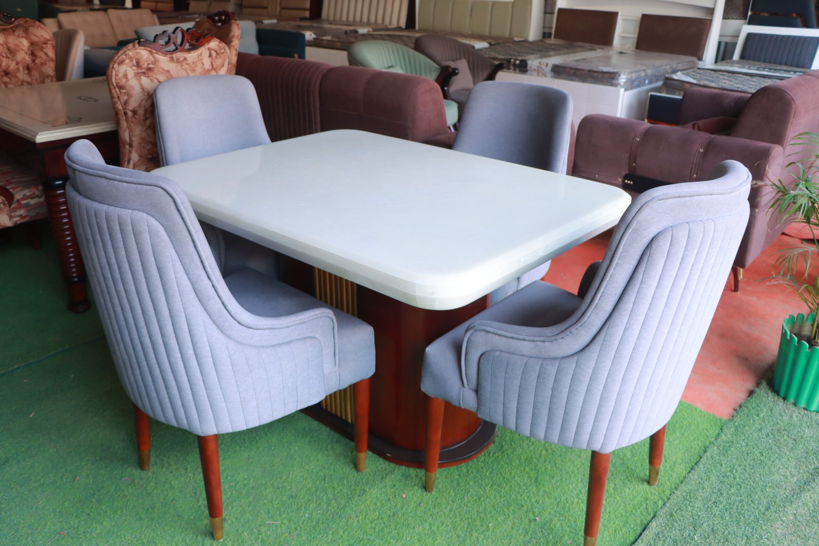 IMG_5627.JPG Dining Set - Image 1