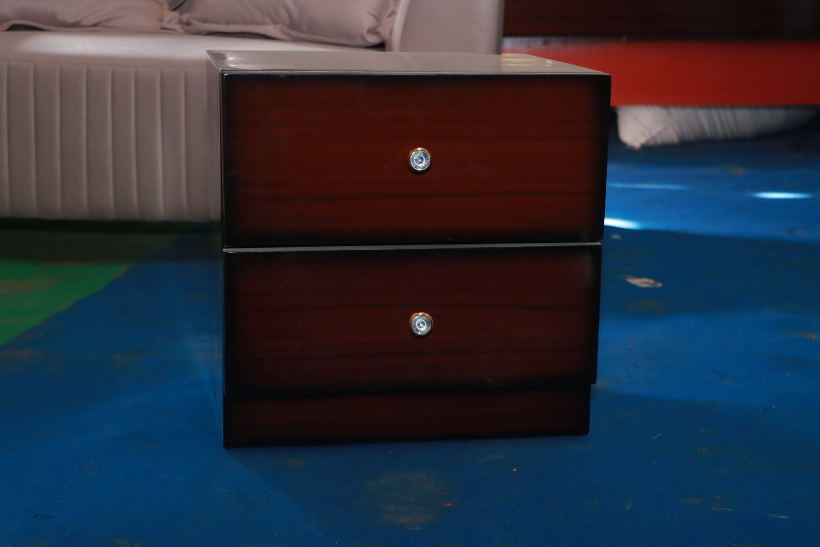 IMG_5647.JPG Beside Table - Image 1